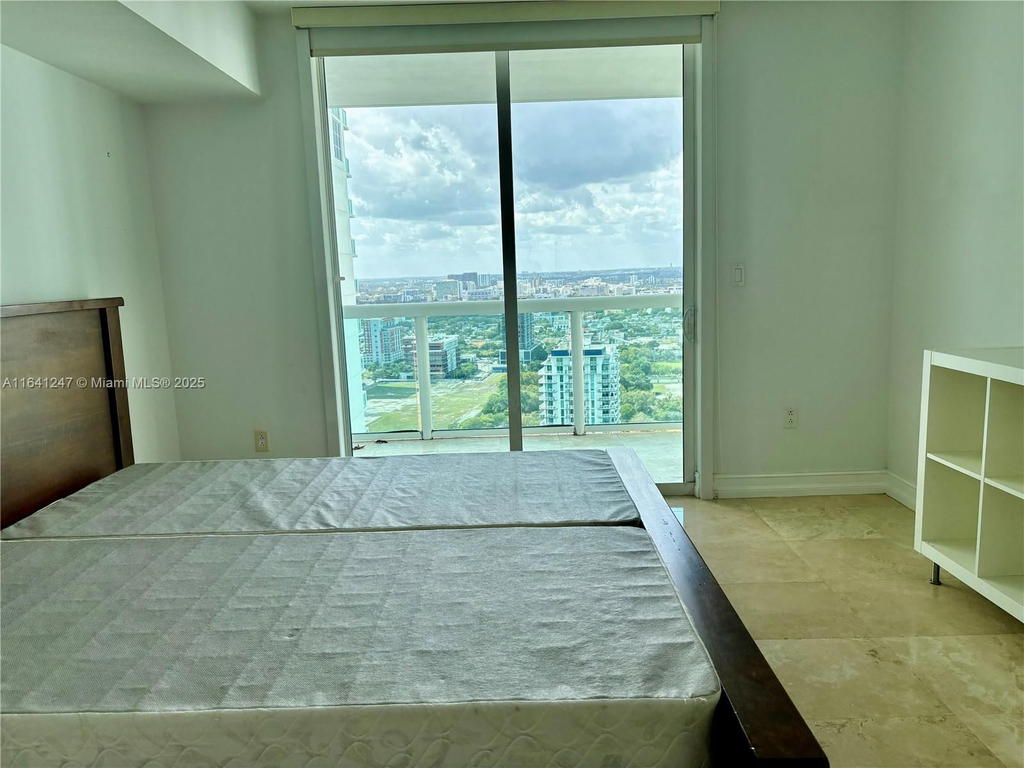 Real estate property located at 1800 Bayshore Dr #3404, Miami-dade, 1800 Club Condo, Miami, FL