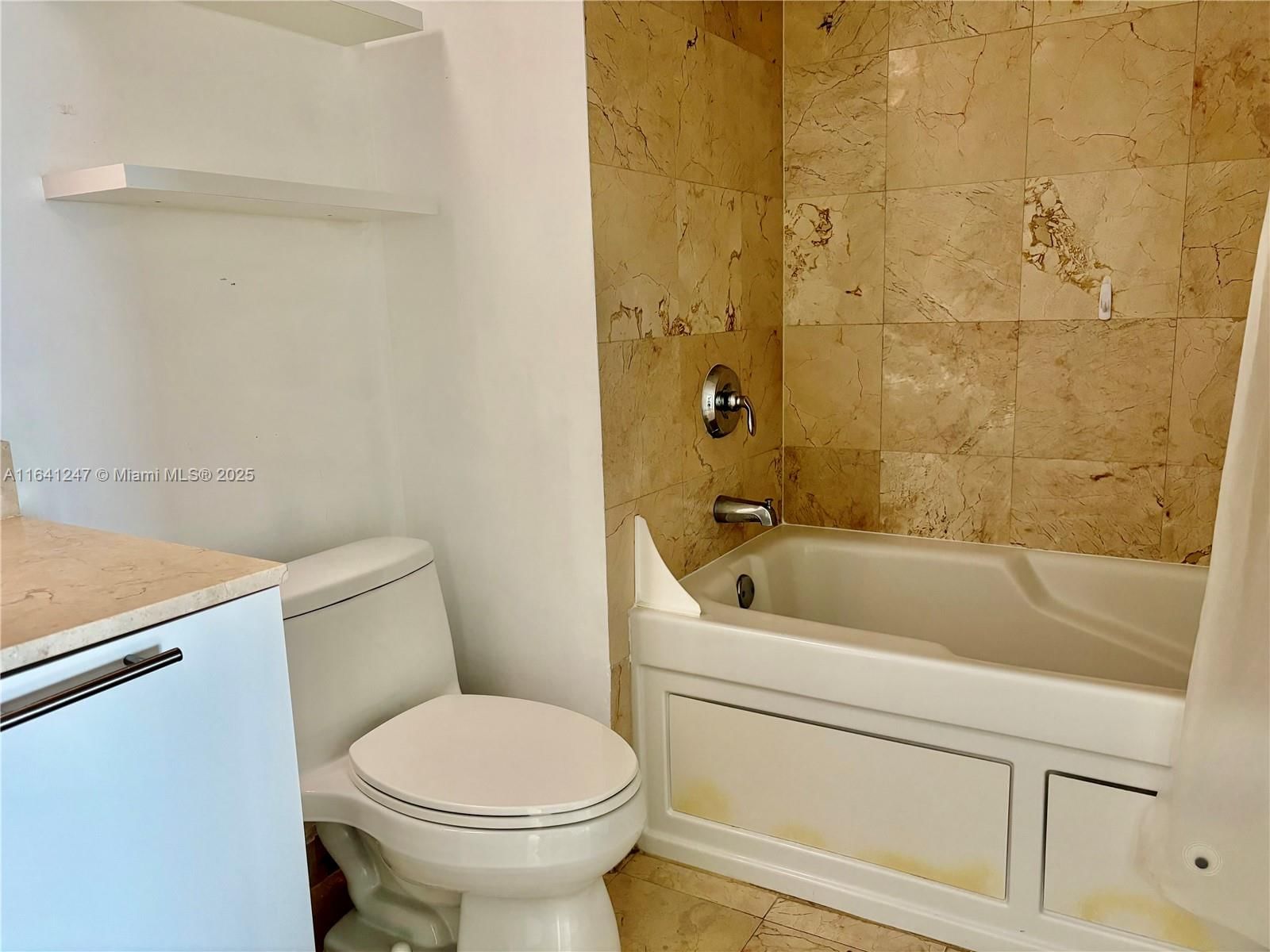 Real estate property located at 1800 Bayshore Dr #3404, Miami-dade, 1800 Club Condo, Miami, FL