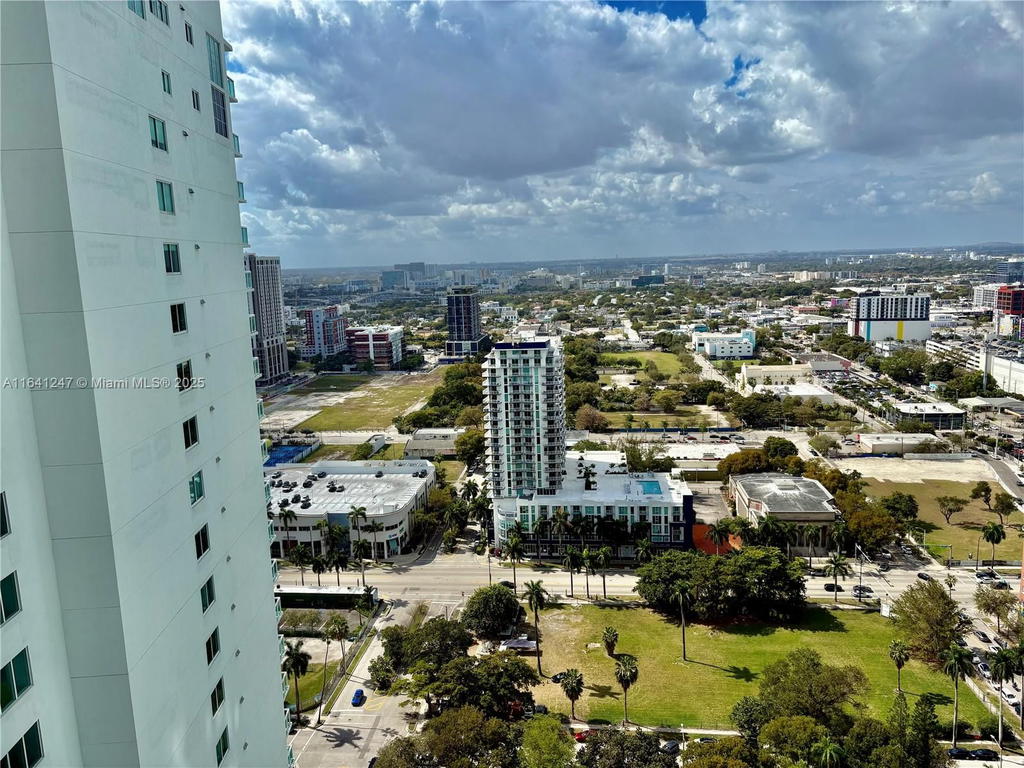 Real estate property located at 1800 Bayshore Dr #3404, Miami-dade, 1800 Club Condo, Miami, FL