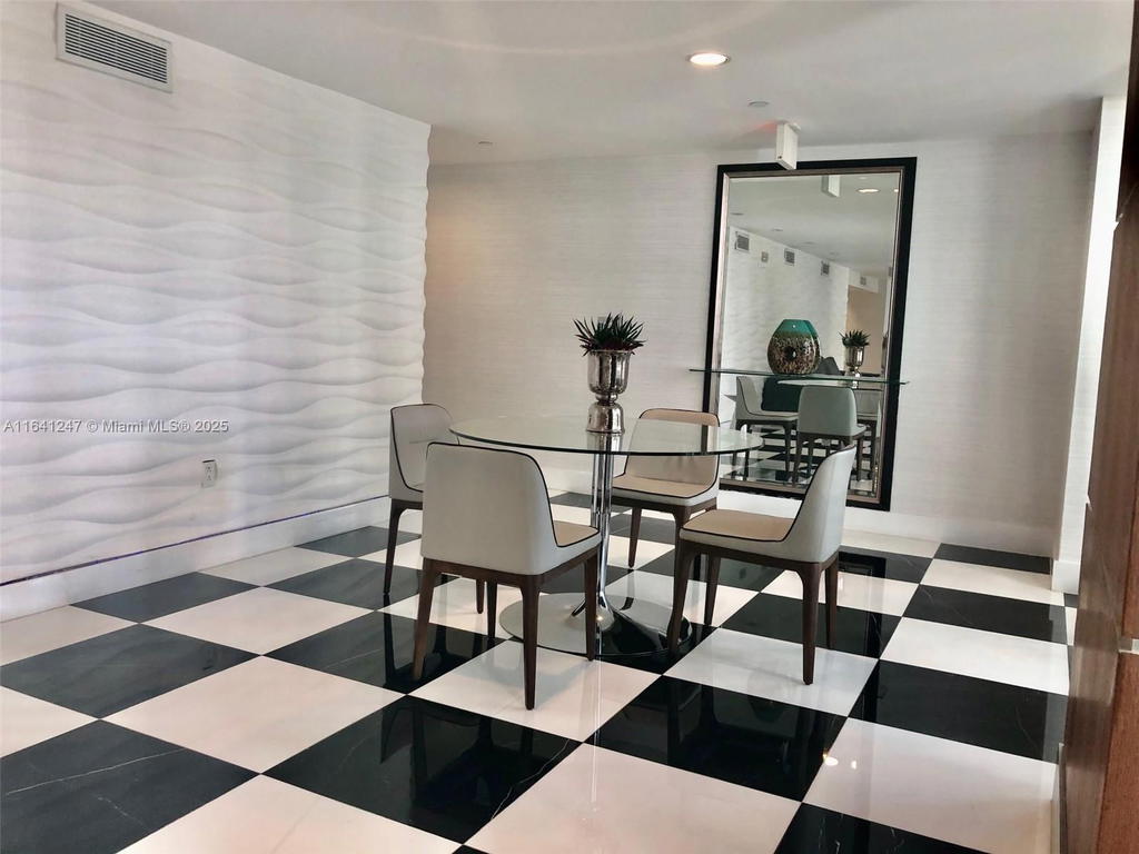 Real estate property located at 1800 Bayshore Dr #3404, Miami-dade, 1800 Club Condo, Miami, FL