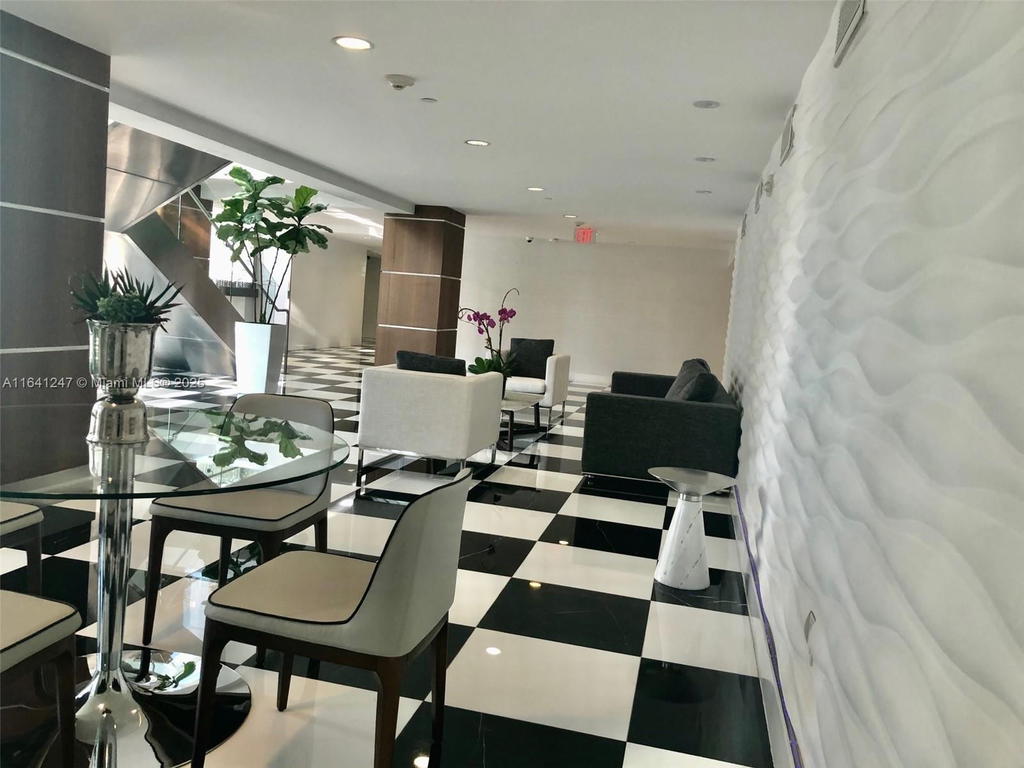 Real estate property located at 1800 Bayshore Dr #3404, Miami-dade, 1800 Club Condo, Miami, FL