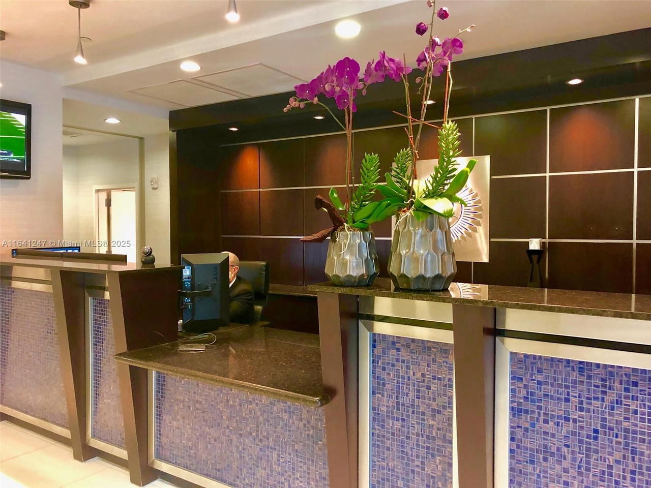 Real estate property located at 1800 Bayshore Dr #3404, Miami-dade, 1800 Club Condo, Miami, FL