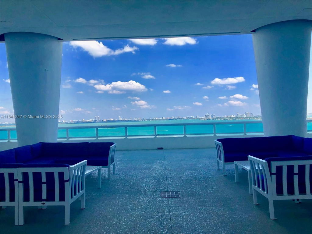 Real estate property located at 1800 Bayshore Dr #3404, Miami-dade, 1800 Club Condo, Miami, FL