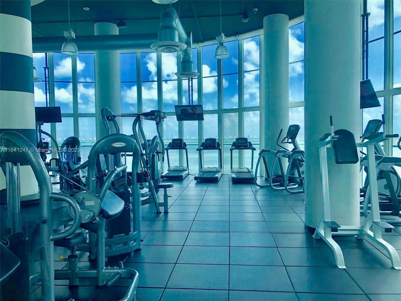 Real estate property located at 1800 Bayshore Dr #3404, Miami-dade, 1800 Club Condo, Miami, FL