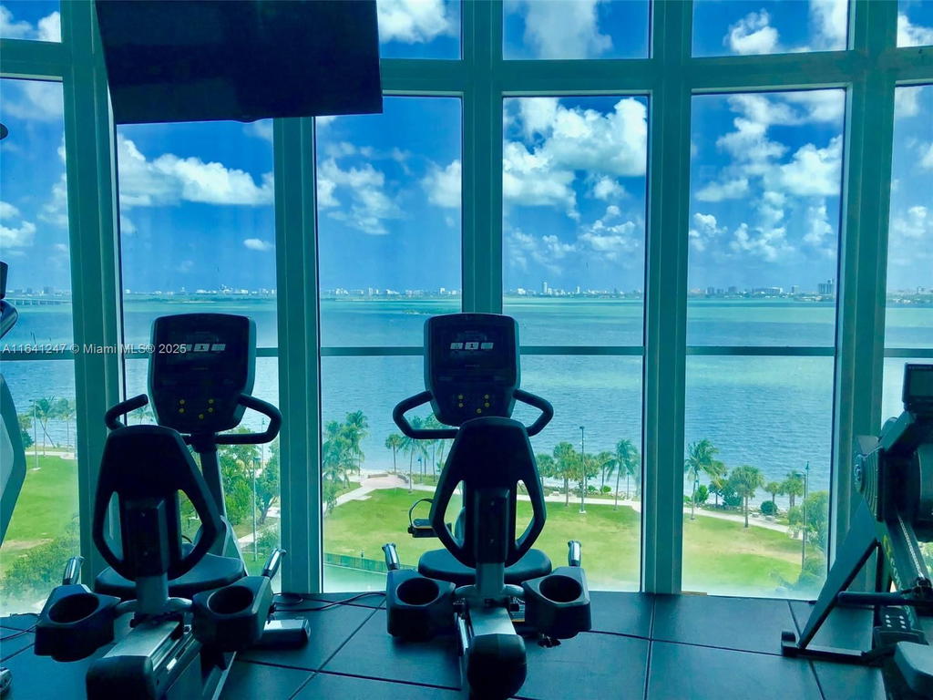 Real estate property located at 1800 Bayshore Dr #3404, Miami-dade, 1800 Club Condo, Miami, FL