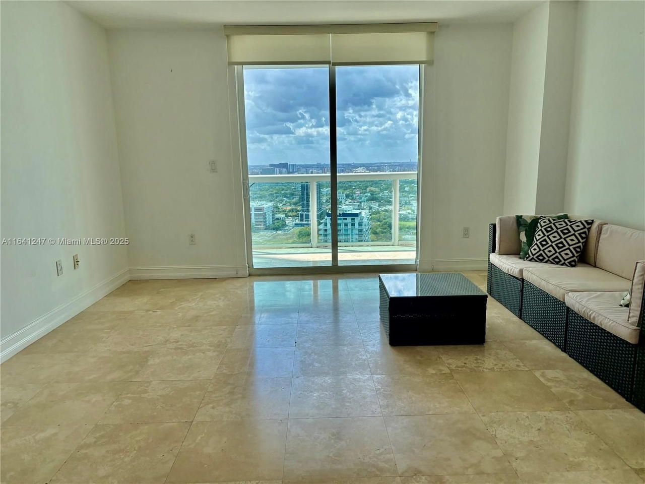 Real estate property located at 1800 Bayshore Dr #3404, Miami-dade, 1800 Club Condo, Miami, FL