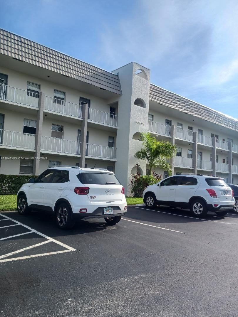 Real estate property located at 8280 Sunrise Lakes Blvd #212, Broward, SUNRISE LAKES 56 CONDO, Sunrise, FL