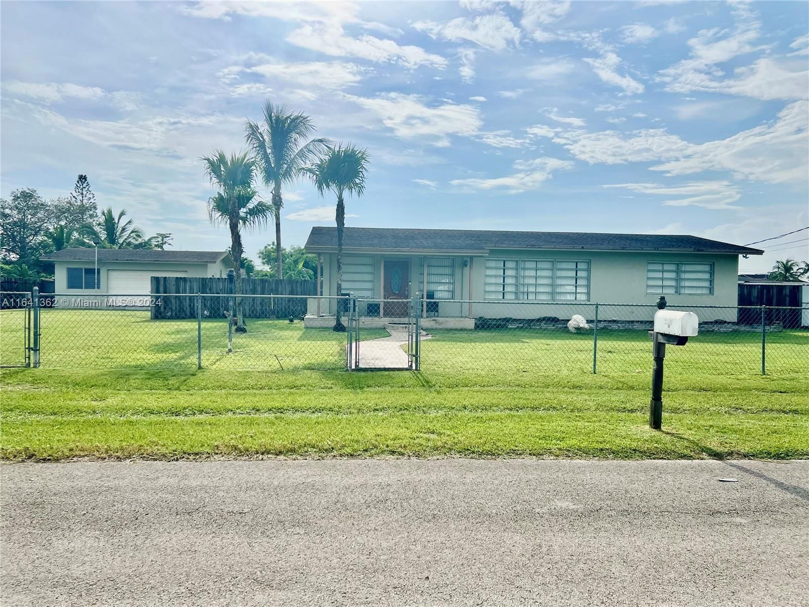 Real estate property located at 30500 193rd Ct, Miami-Dade, ORANGE GROVE MANORS, Homestead, FL