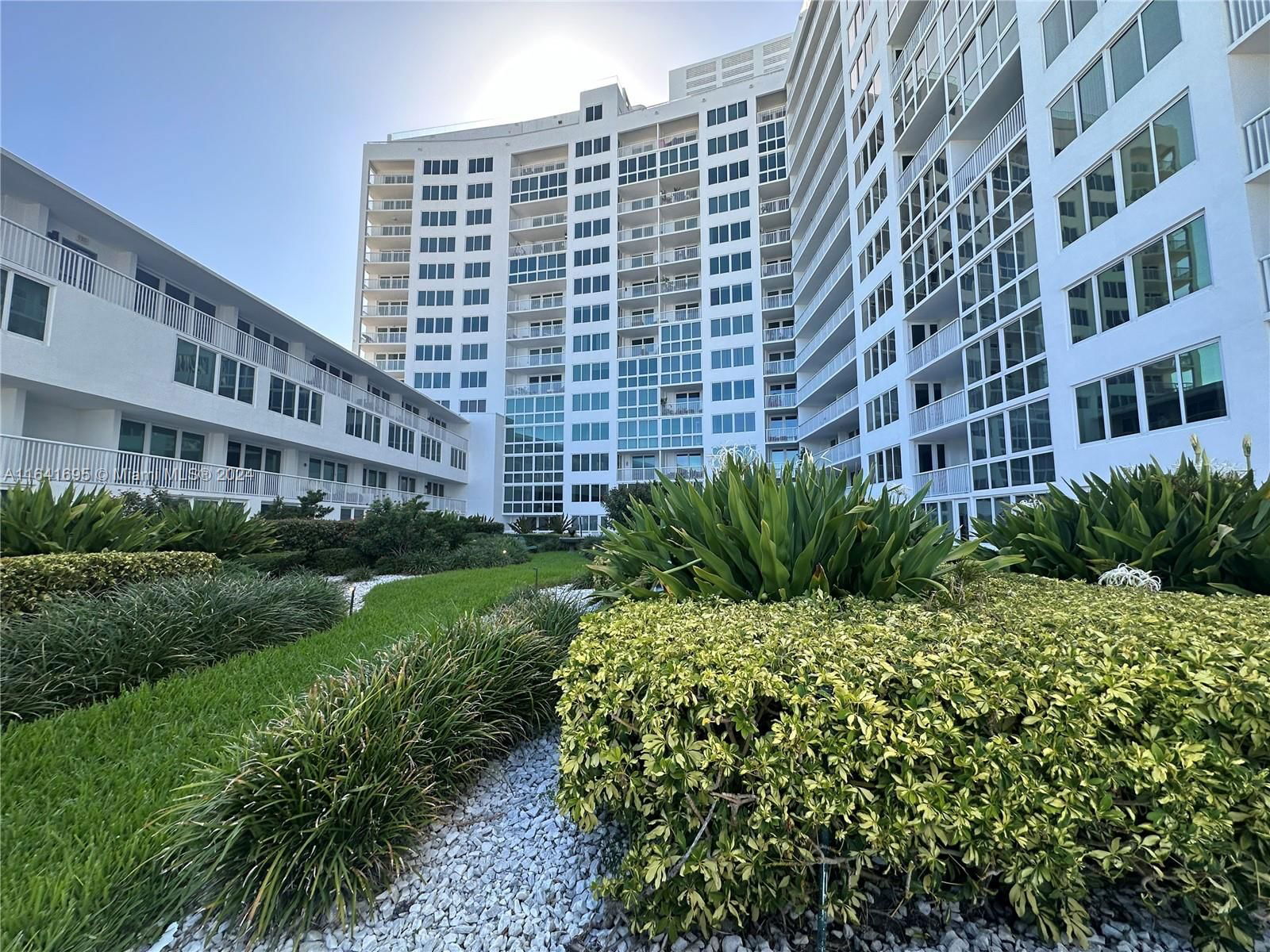 Real estate property located at 5401 Collins Ave #1513, Miami-Dade, THE CARRIAGE HOUSE CONDO, Miami Beach, FL