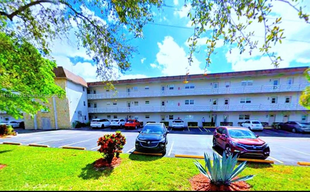 Real estate property located at 4806 36th St #611, Broward, ORCHID GARDENS CONDO, Lauderdale Lakes, FL