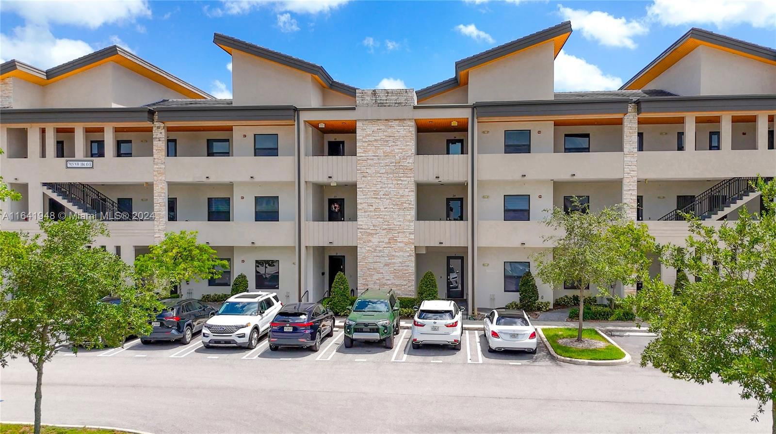 Real estate property located at 7915 104th Ave #24, Miami-Dade, GRAND BAY SOUTH VILLAS, Doral, FL