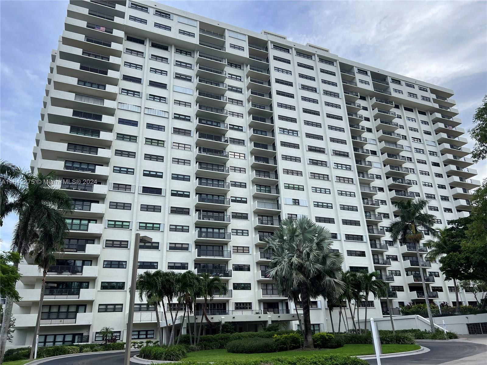 Real estate property located at 3200 Port Royale Dr N #210, Broward, TOWER PORTSMOUTH AT PORT, Fort Lauderdale, FL