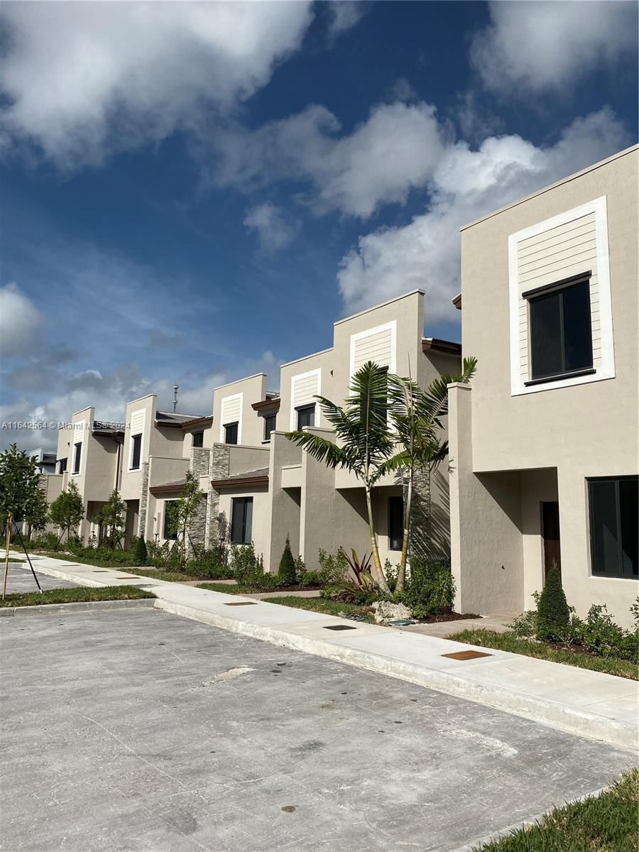Real estate property located at 337 208th Ter #337, Miami-dade, Via Ventura Neighborhood, Miami, FL