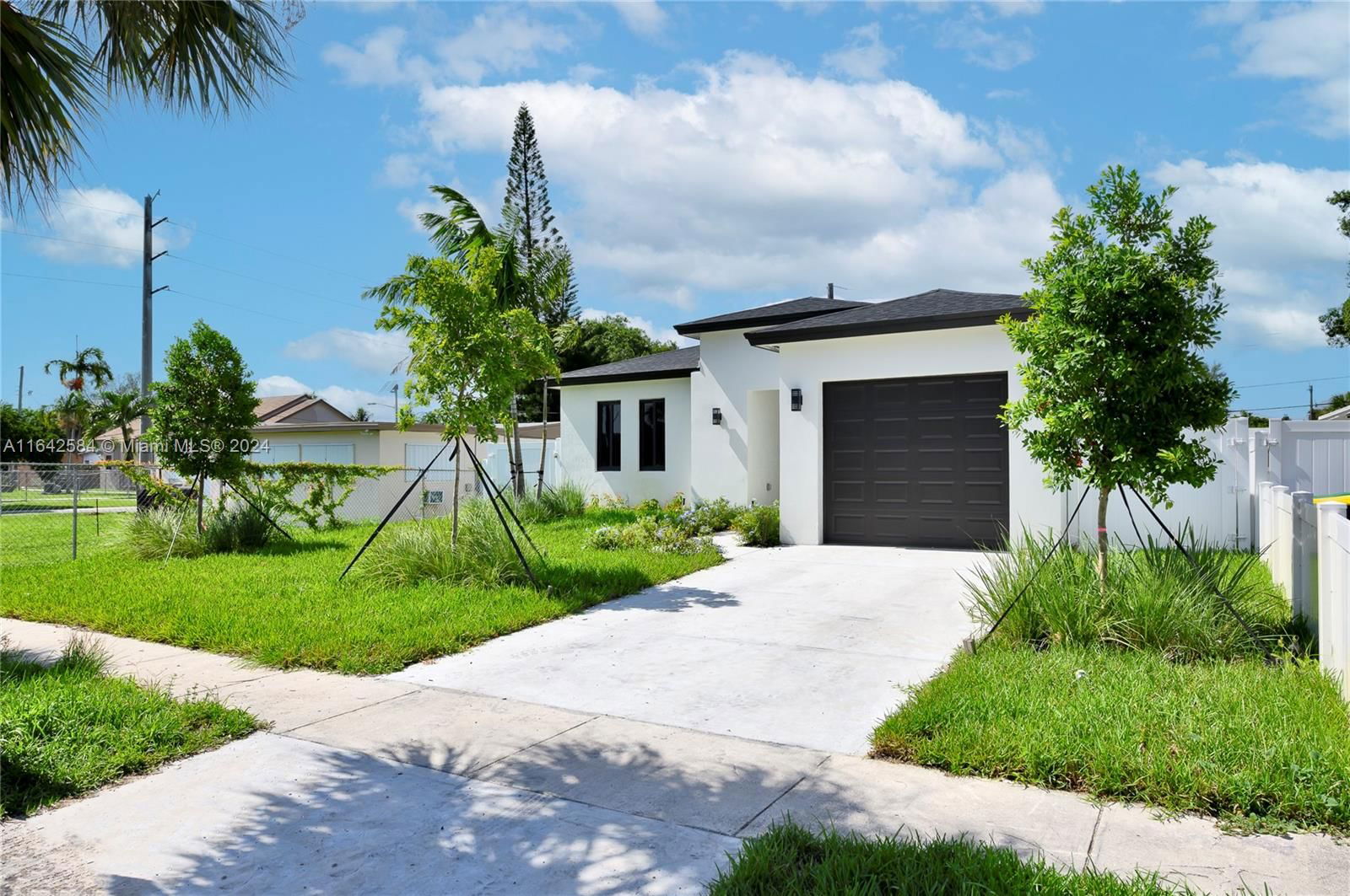 Real estate property located at 720 10th St, Broward, COLLEGE TRACT, Dania Beach, FL