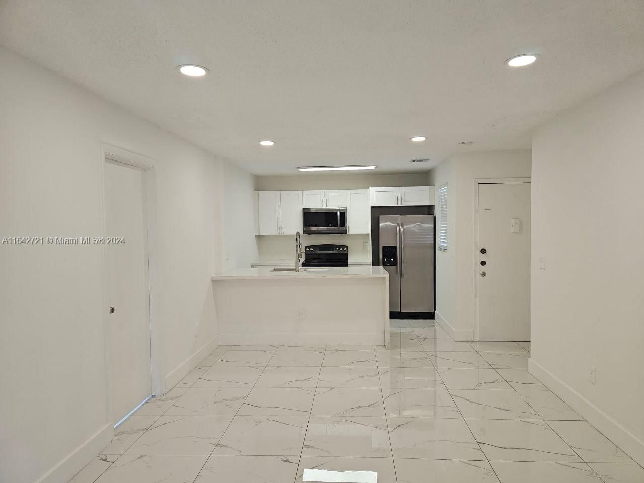 Real estate property located at 6580 27th Ct #21-58, Miami-Dade, LAGO GRANDE THREE-B CONDO, Hialeah, FL