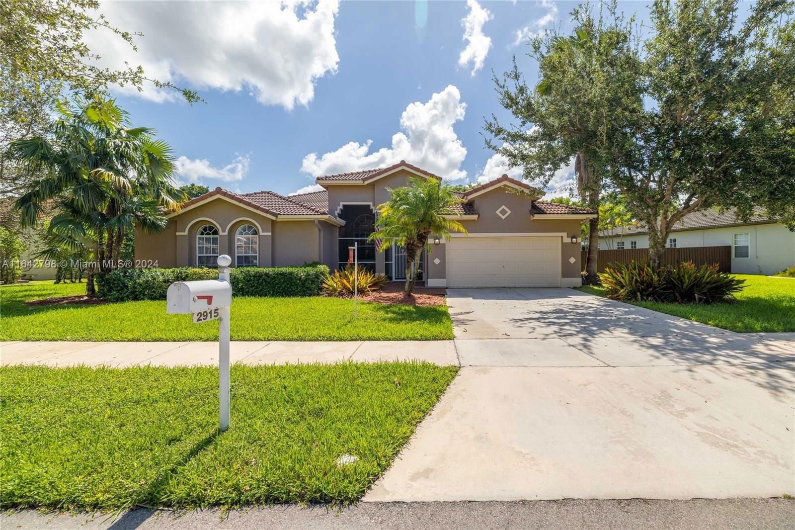 Real estate property located at 2915 Fairways Dr, Miami-Dade, FAIRWAYS AT KEYS GATE, Homestead, FL