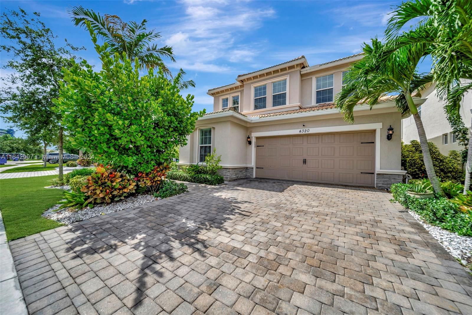 Real estate property located at 4320 Large Leaf Ln, Broward, HILLCREST COUNTRY CLUB NO, Hollywood, FL