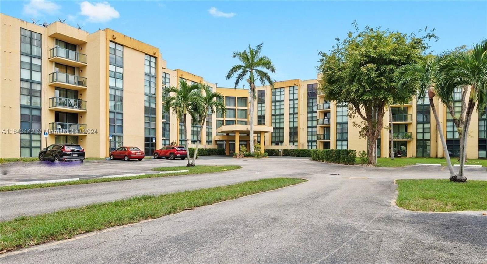 Real estate property located at 11790 18th St #428-3, Miami-Dade, INTERNATIONAL PARK CONDO, Miami, FL