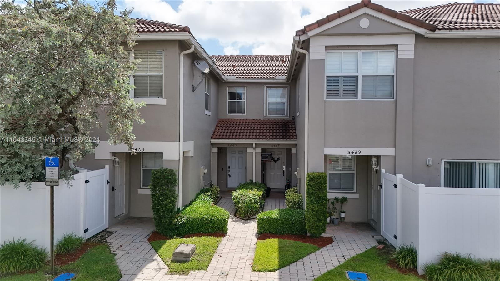 Real estate property located at 5465 125th Ter, Broward, SOMERSET FOUR REPLAT, Miramar, FL