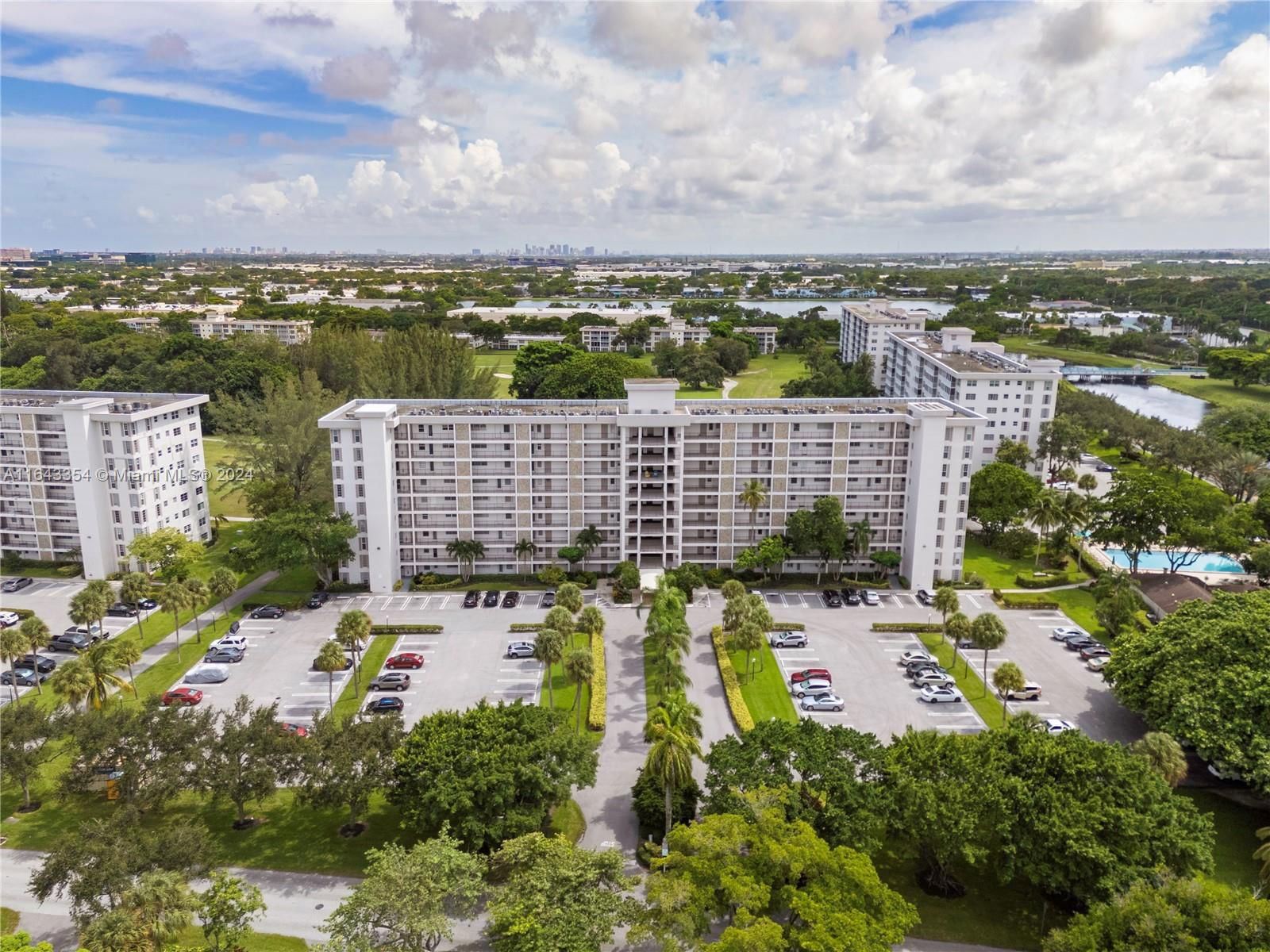 Real estate property located at 3200 n palm aire dr #501, Broward, palm aire country club, Pompano Beach, FL