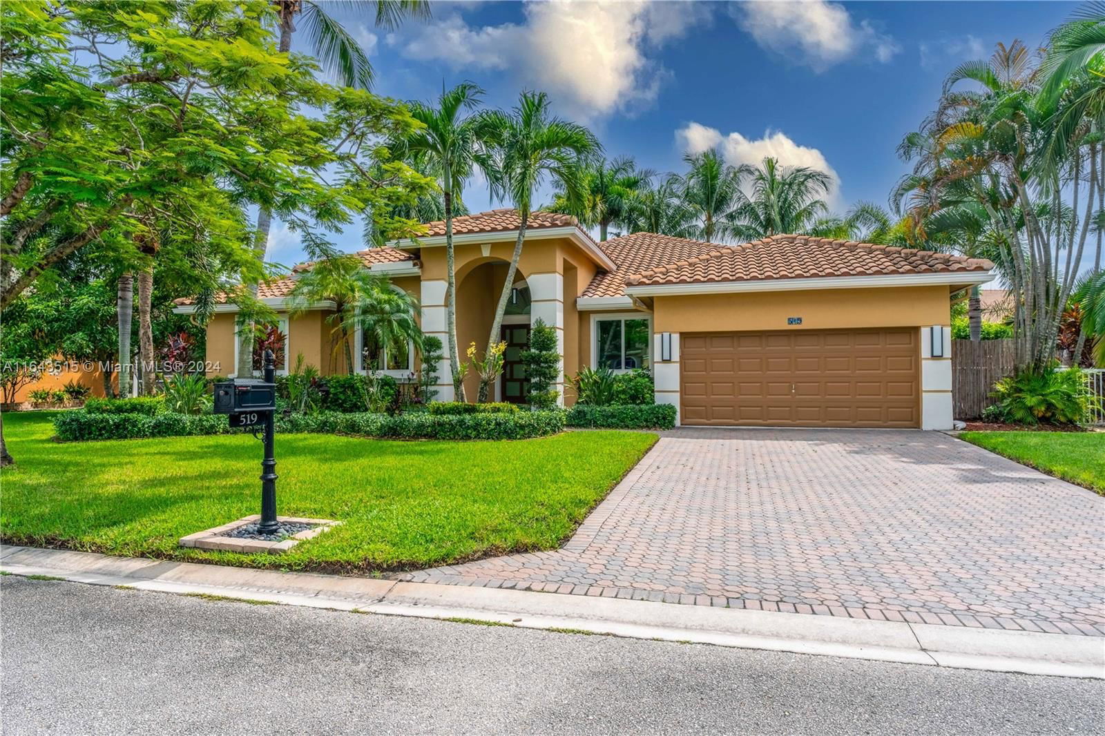 Real estate property located at 519 120th Dr, Broward, MARINERS COVE OF EAGLE LA, Coral Springs, FL