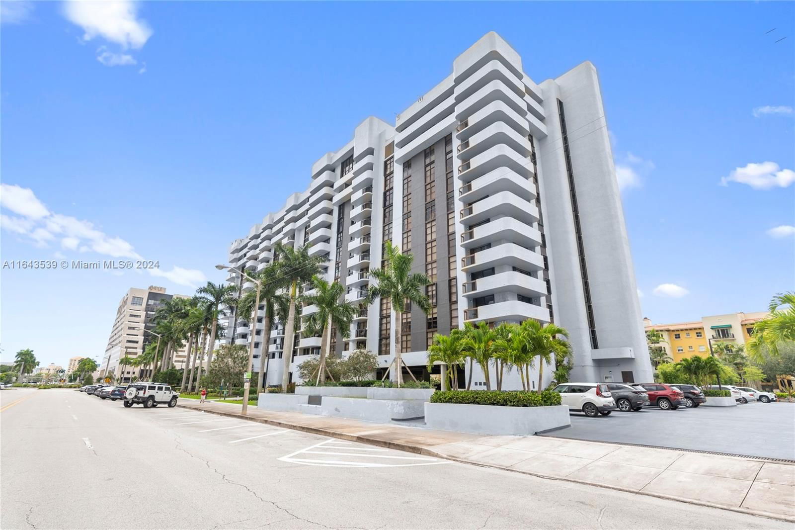 Real estate property located at 600 Biltmore Way #220, Miami-Dade, BILTMORE II CONDO, Coral Gables, FL