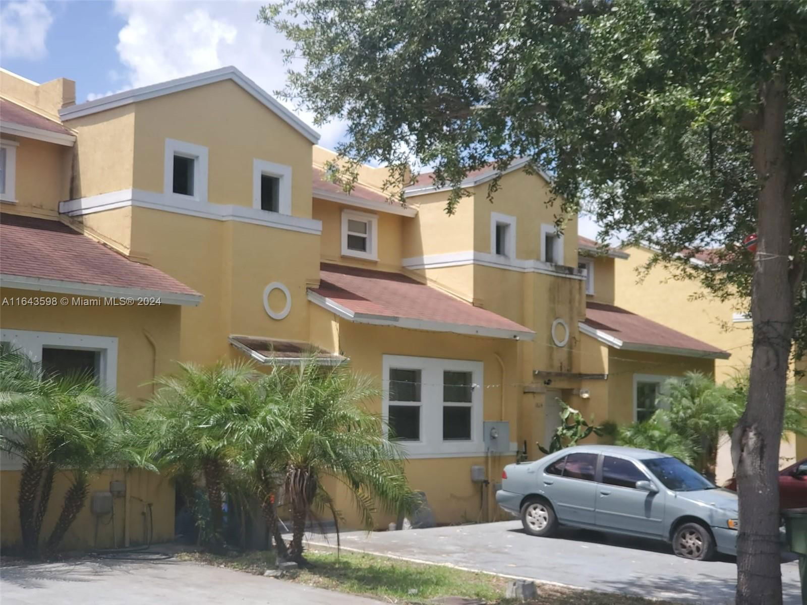 Real estate property located at 1640 5th St, Miami-Dade, VILLAS OF SUNRISE, Homestead, FL