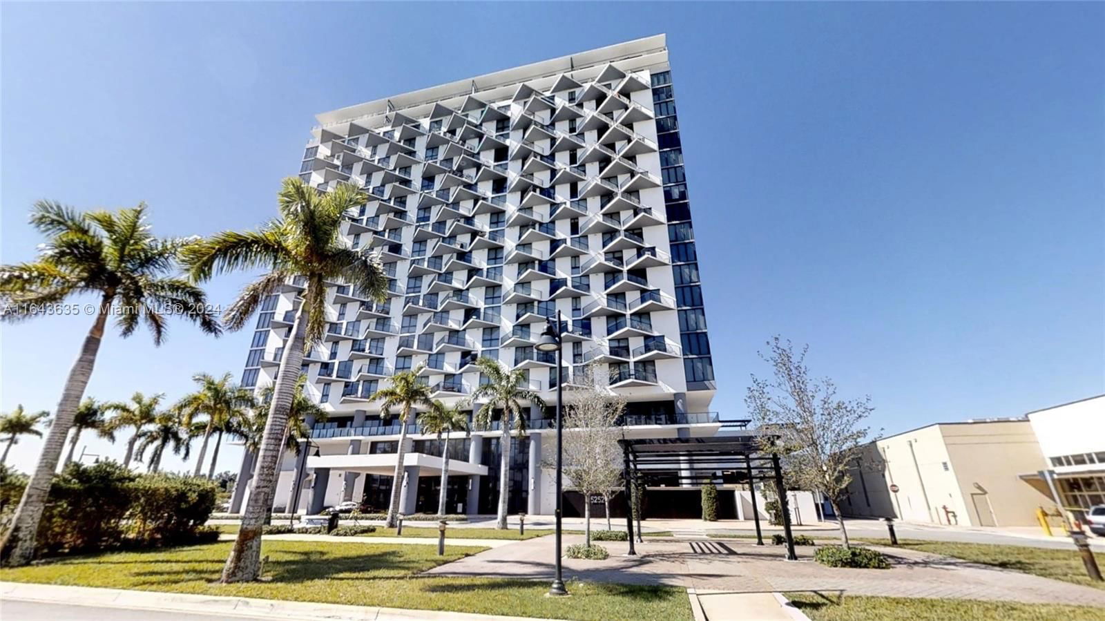 Real estate property located at 5252 85th Ave #1207, Miami-Dade, 5252 PASEO CONDO, Doral, FL