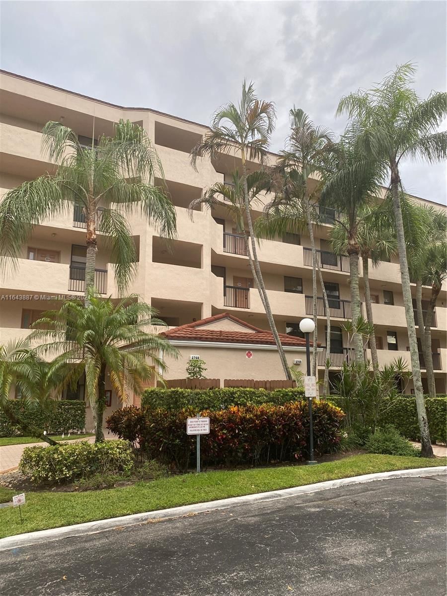 Real estate property located at 2768 Carambola Cir S #206, Broward, APPLEWOOD VILLAGE II-F CO, Coconut Creek, FL