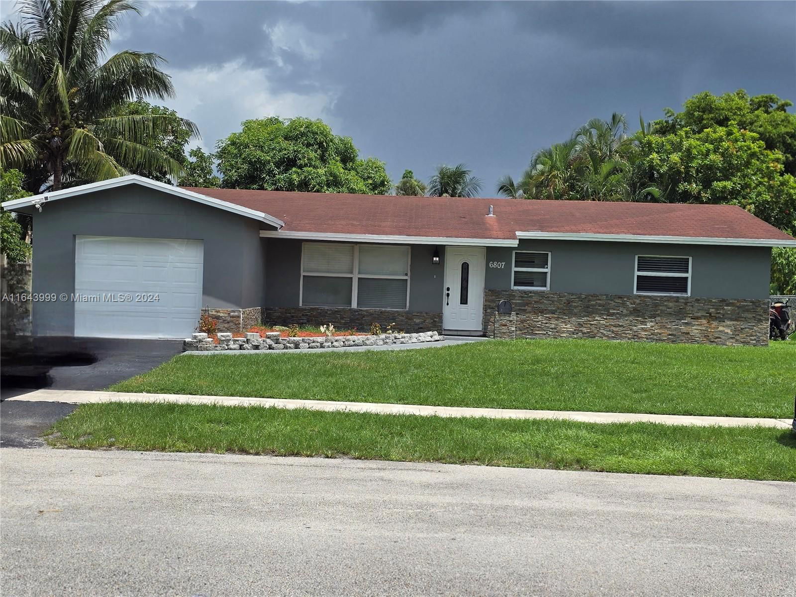 Real estate property located at 6807 Oakmont, Broward, NORTH LAUDERDALE DIVISION, North Lauderdale, FL