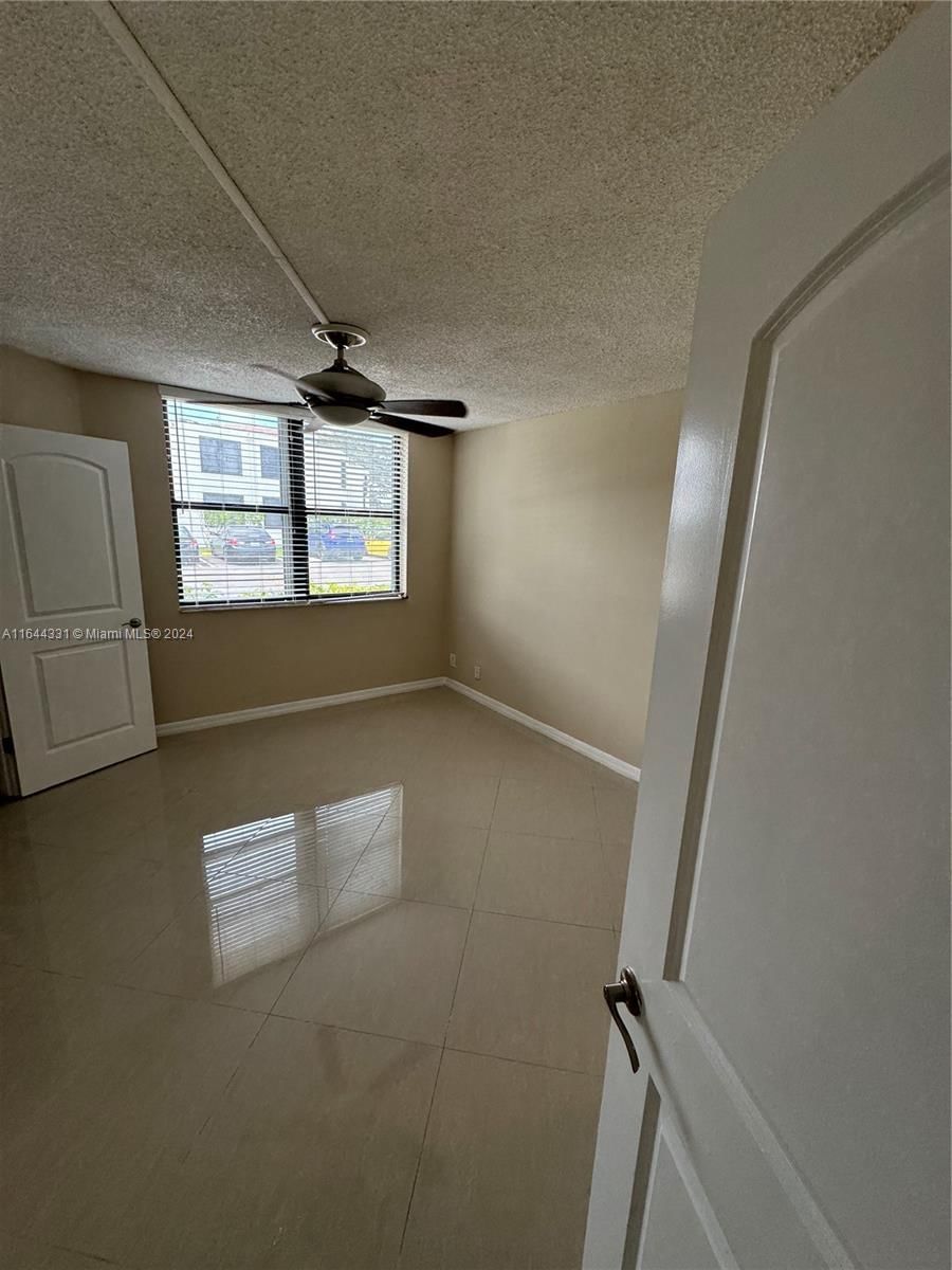 Real estate property located at 216 Lake Pointe Dr #120, Broward, LAKE POINTE CONDOMINIUM N, Oakland Park, FL