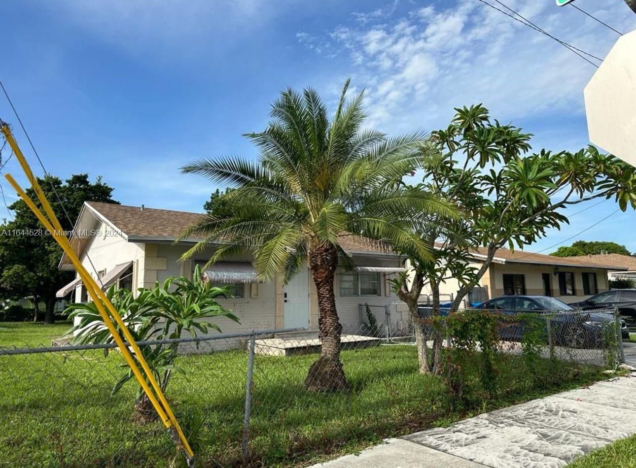 Real estate property located at 4000 20th St, Broward, CARVER RANCHES, West Park, FL