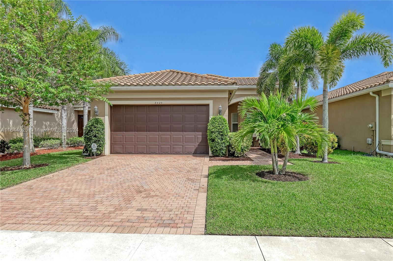 Real estate property located at 8420 Calabria Lakes Dr, Palm Beach, TRAILS AT CANYON 1, Boynton Beach, FL