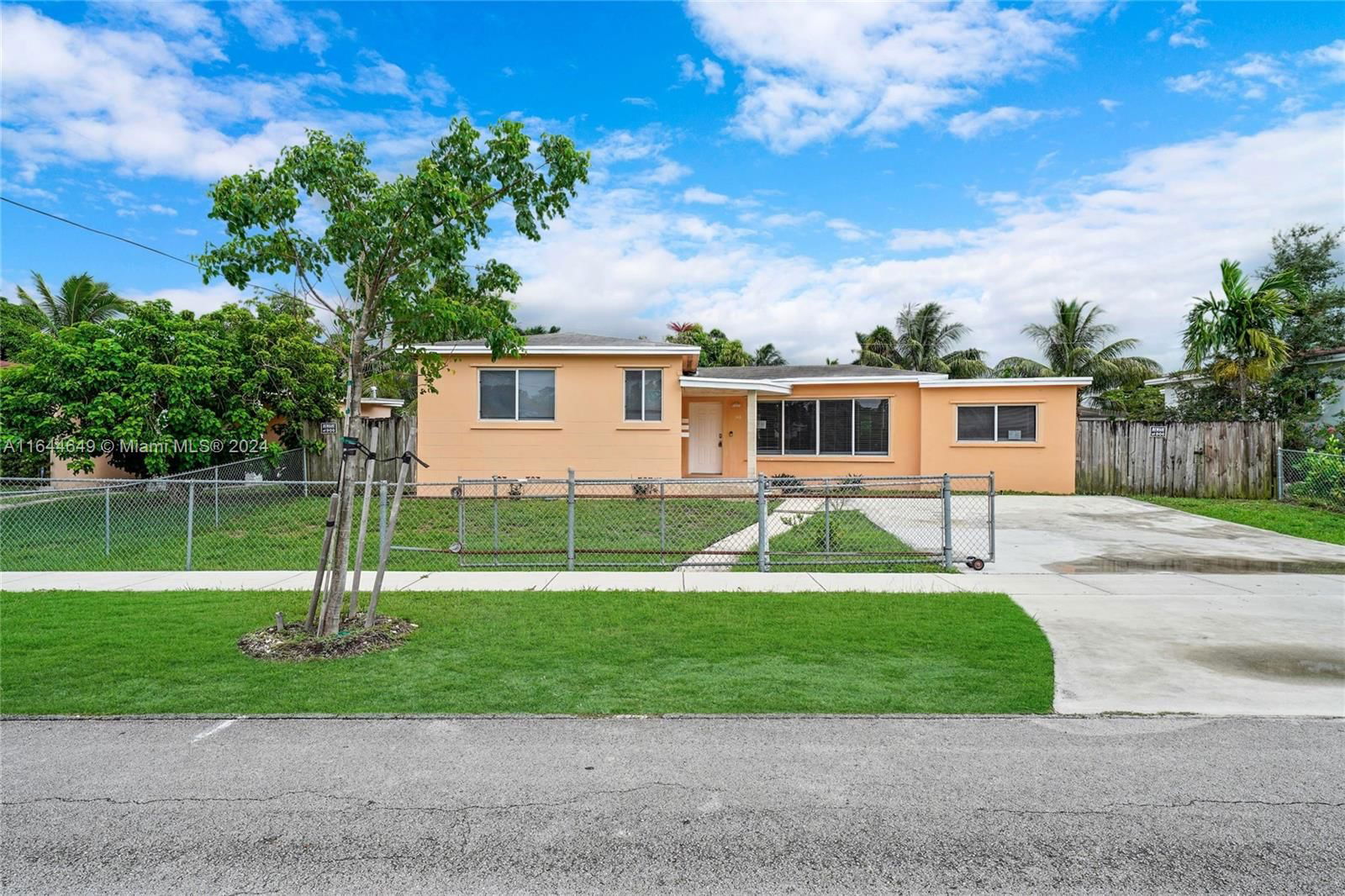 Real estate property located at 142 122nd St, Miami-Dade, BREEZESWEPT ESTATES, North Miami, FL