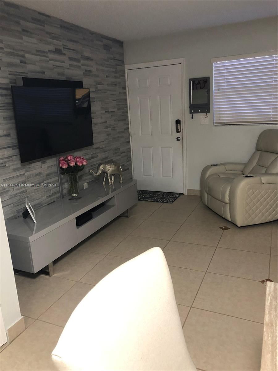 Real estate property located at 2281 53rd Pl #2281, Miami-Dade, GREEN OAKS I CONDO, Hialeah, FL