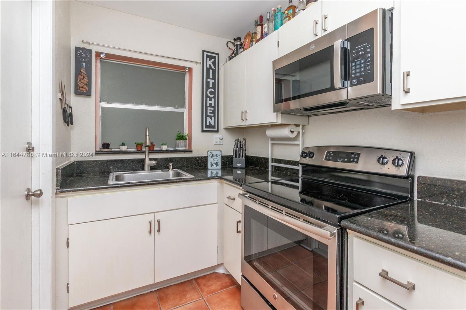 Real estate property located at 1425 Arthur St #409B, Broward, SANTA MONICA CONDOMINIUM, Hollywood, FL