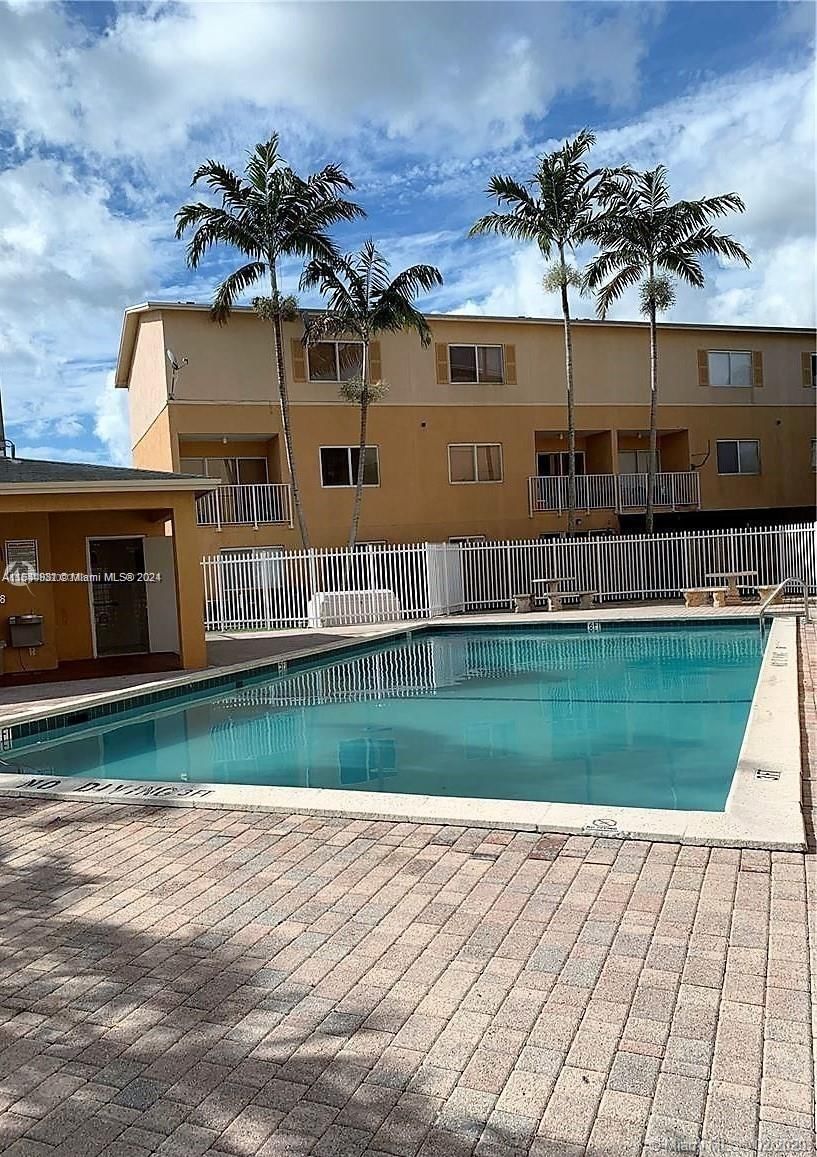 Real estate property located at 6245 Kendale Lakes Cir #210, Miami-Dade, PASEO REAL CONDO, Miami, FL