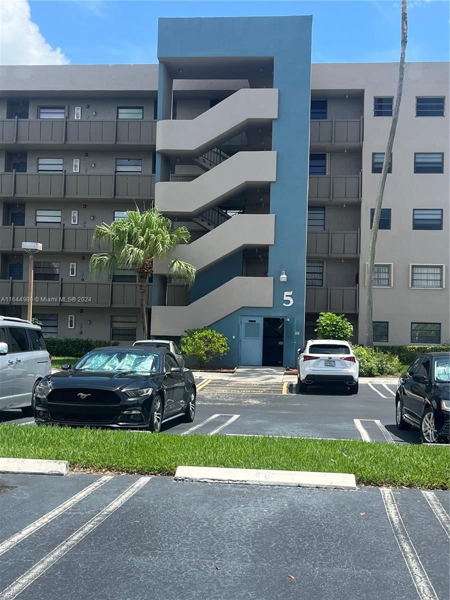 Real estate property located at 1001 Colony Point Cir #419, Broward, COLONY POINT 5 CONDO, Pembroke Pines, FL