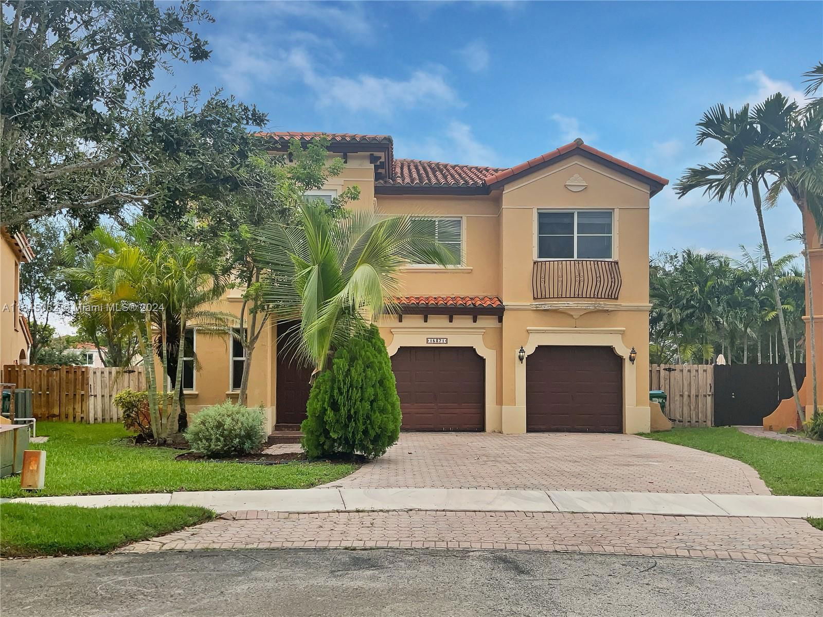 Real estate property located at 15371 26th Ter, Miami-Dade, EGRET LAKES ESTATES SEC 3, Miami, FL