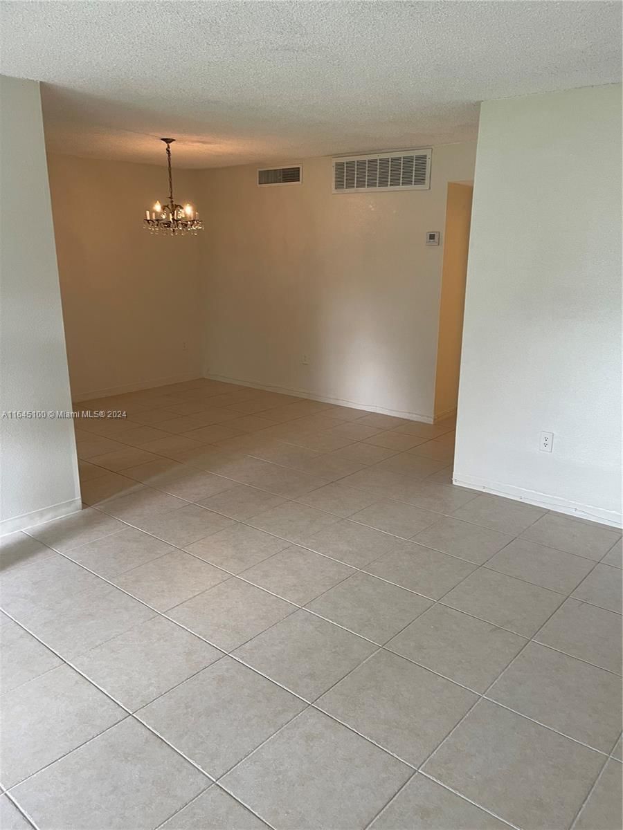 Real estate property located at 70 202nd Ter T7, Miami-Dade, RO-MONT SOUTH GREEN CONDO, Miami Gardens, FL