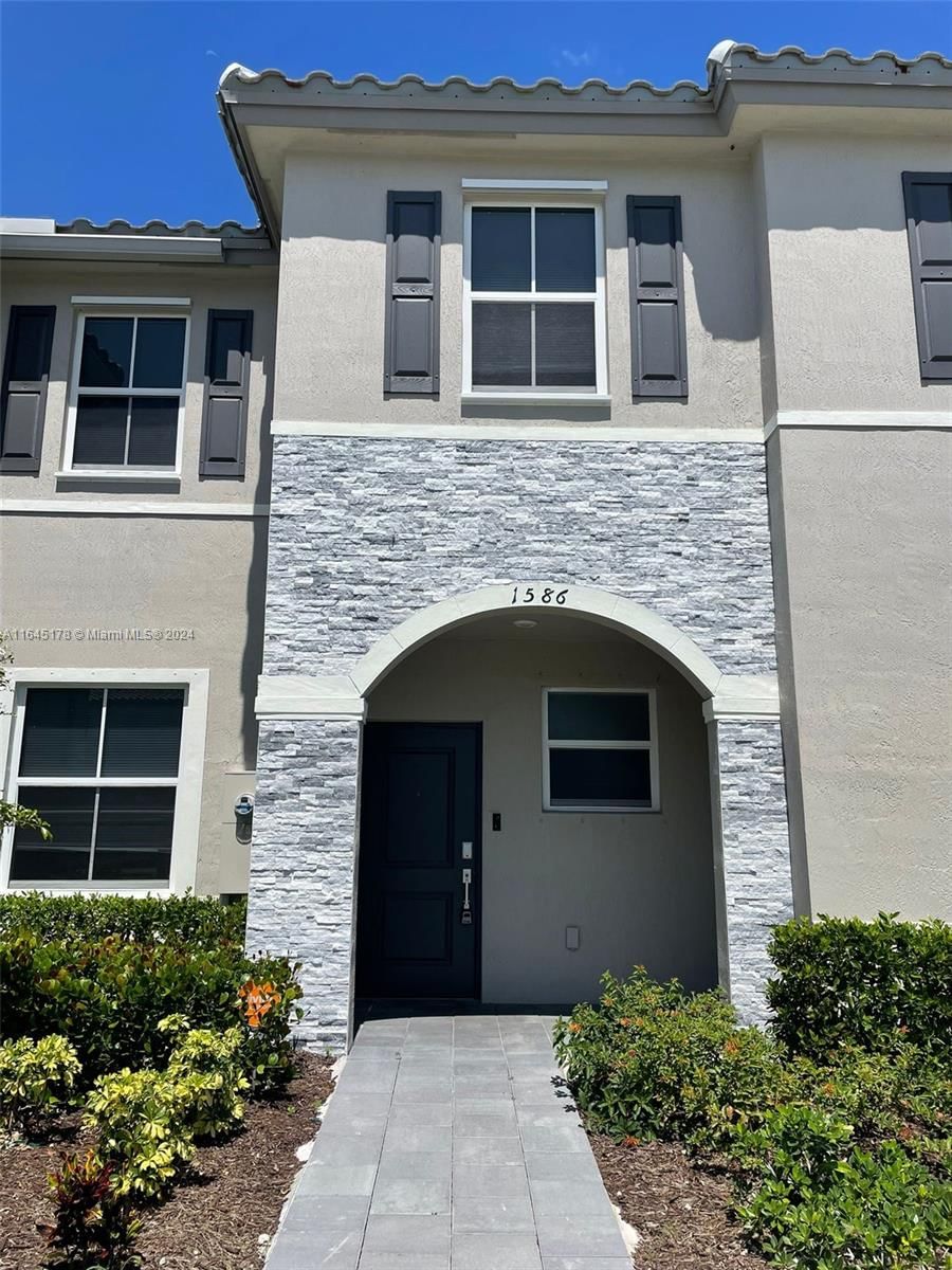Real estate property located at 1586 27th Ter #1586, Miami-dade, Homestead Park Of Commerc, Homestead, FL