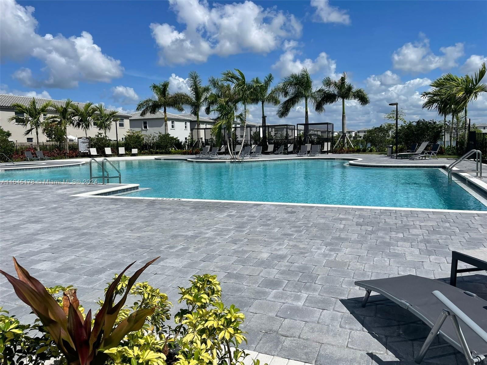 Real estate property located at 1586 27th Ter #1586, Miami-dade, Homestead Park Of Commerc, Homestead, FL