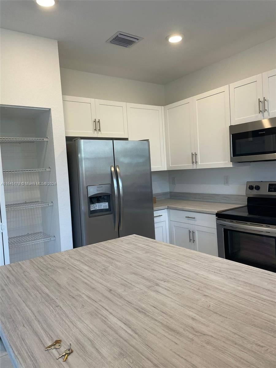 Real estate property located at 1586 27th Ter #1586, Miami-dade, Homestead Park Of Commerc, Homestead, FL