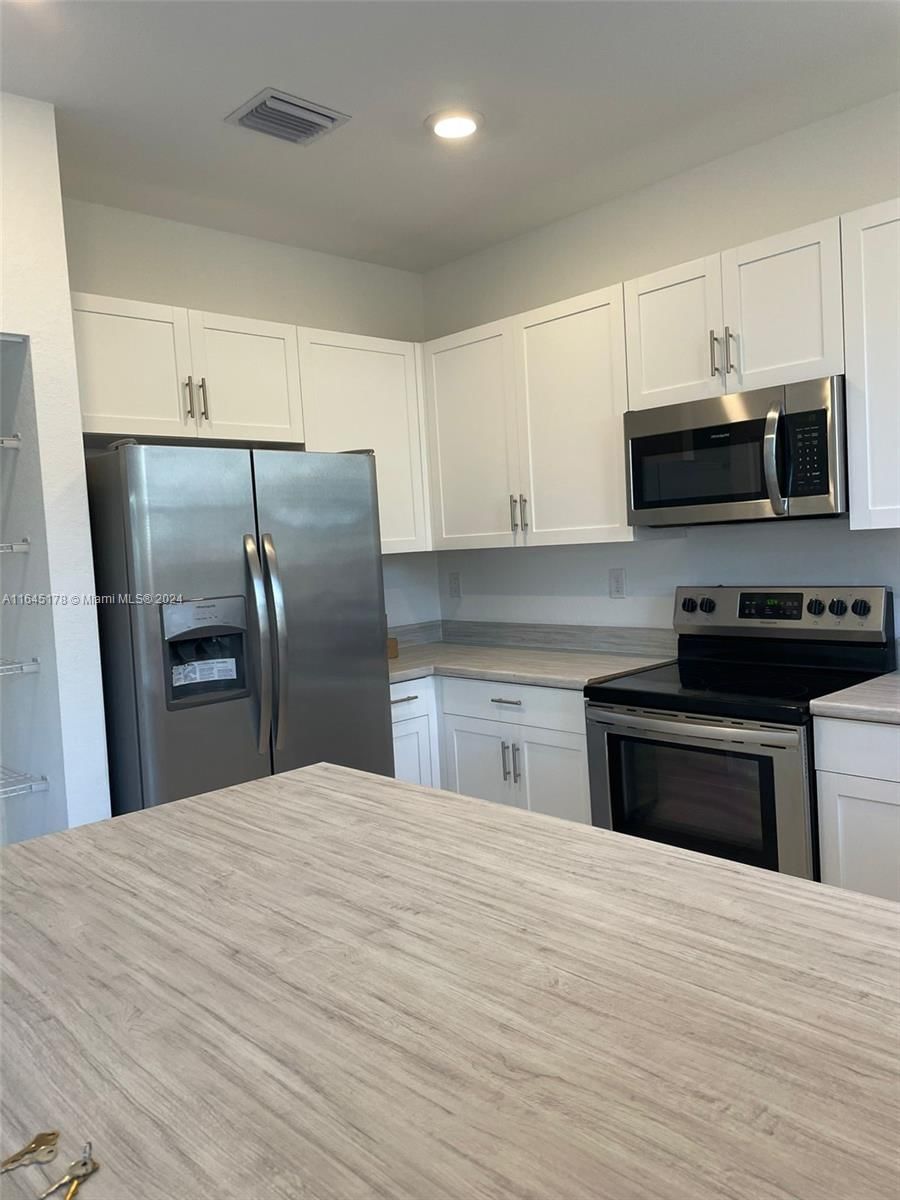 Real estate property located at 1586 27th Ter #1586, Miami-dade, Homestead Park Of Commerc, Homestead, FL