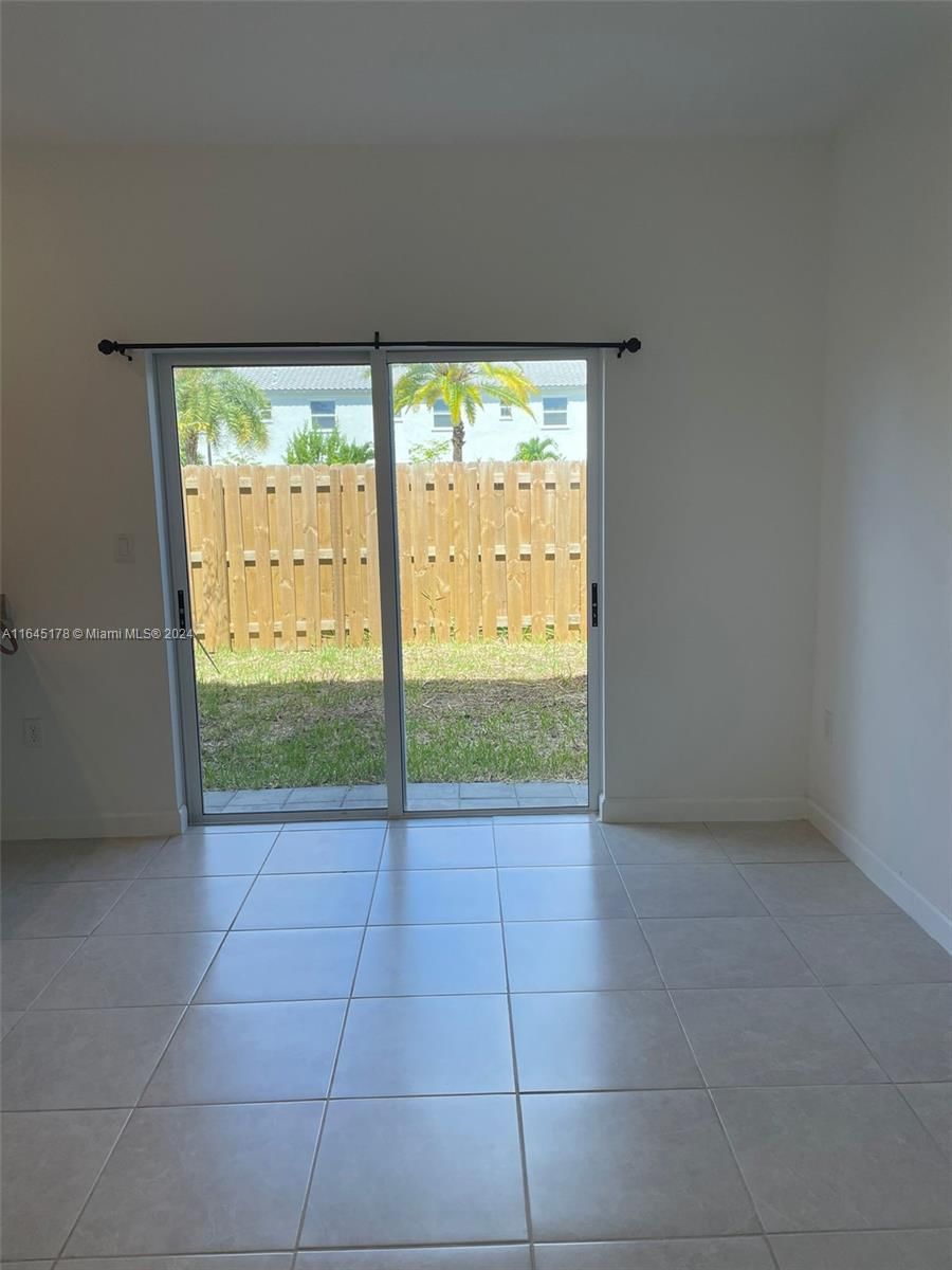 Real estate property located at 1586 27th Ter #1586, Miami-dade, Homestead Park Of Commerc, Homestead, FL