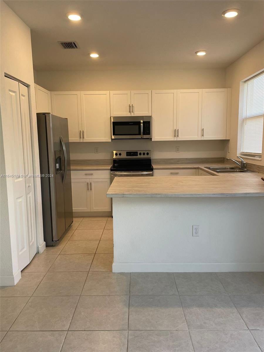 Real estate property located at 1586 27th Ter #1586, Miami-dade, Homestead Park Of Commerc, Homestead, FL