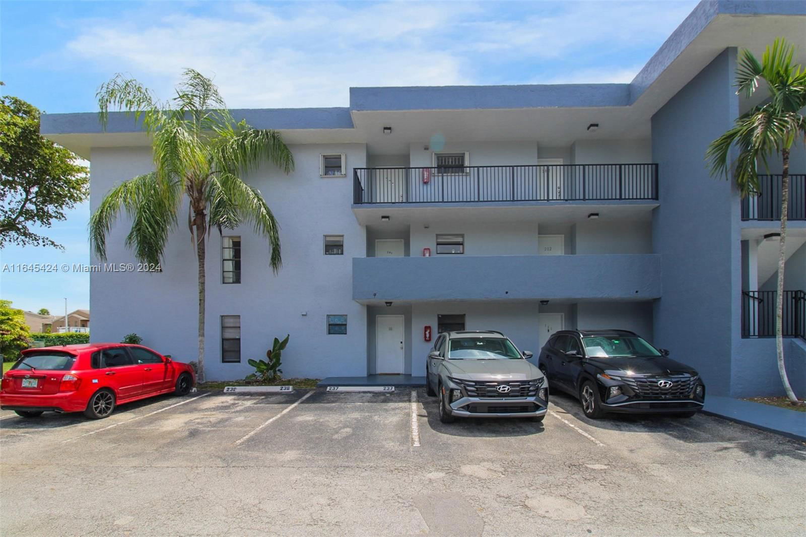 Real estate property located at 13870 62nd St #201, Miami-Dade, VILLA GRANDE CONDO, Miami, FL