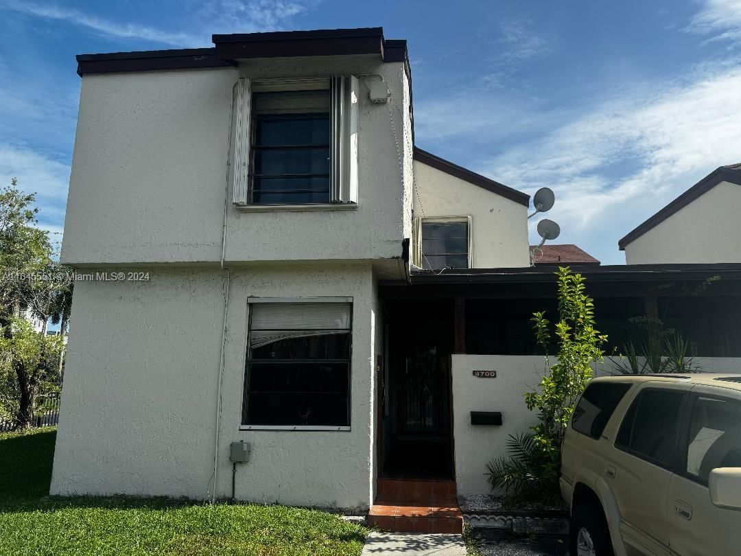 Real estate property located at 9700 6th Ln #9700, Miami-Dade, EAST WIND LAKE VILLAGE, Miami, FL