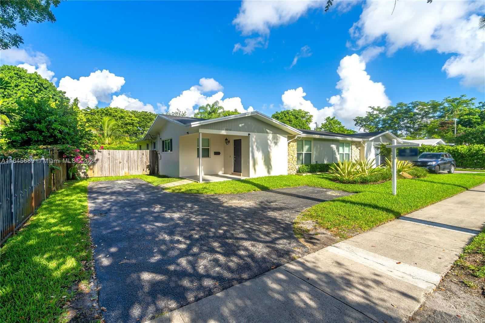 Real estate property located at 10650 77th Ave, Miami-Dade, PALMETTO DUPLEXES, Pinecrest, FL