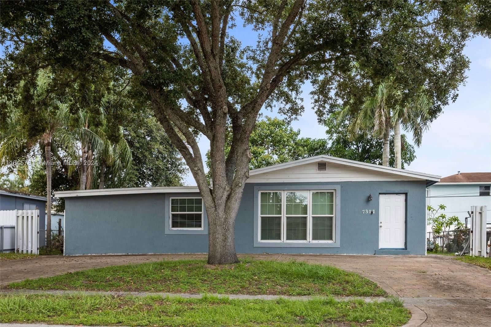 Real estate property located at 7311 Hayes St, Broward, BOULEVARD ESTATES, Hollywood, FL